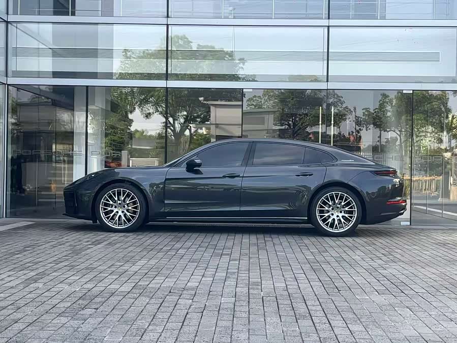 Porsche Panamera 4
