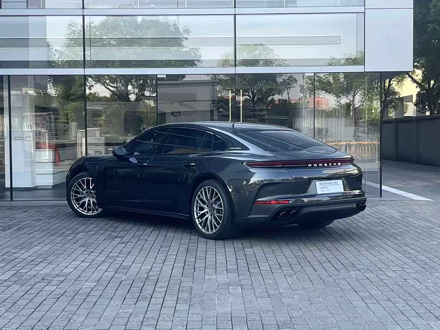 Porsche Panamera 4
