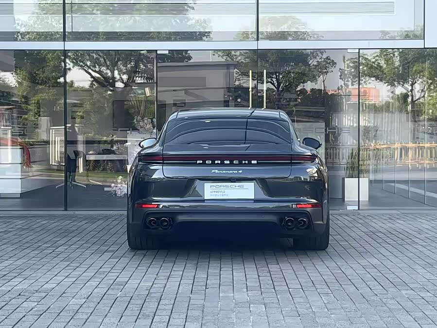 Porsche Panamera 4