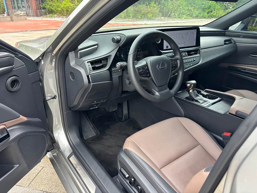 Lexus ES 200 Zhuoyue