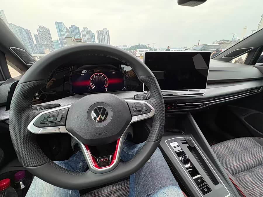 Volkswagen Golf GTI