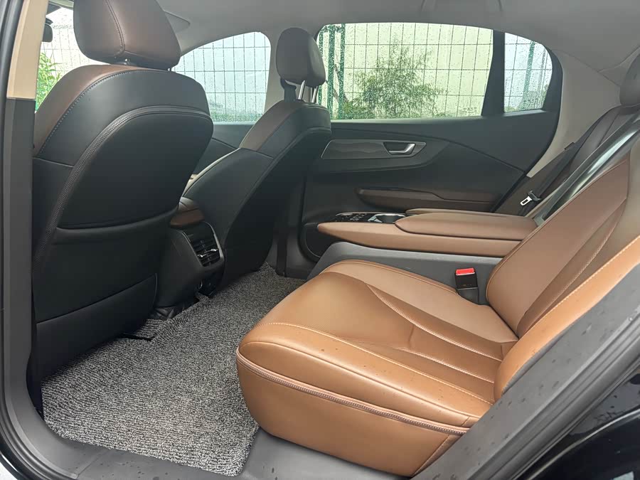 Hongqi E-QM5 Charging Qiyue