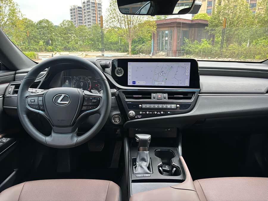 Lexus ES 200 Zhuoyue