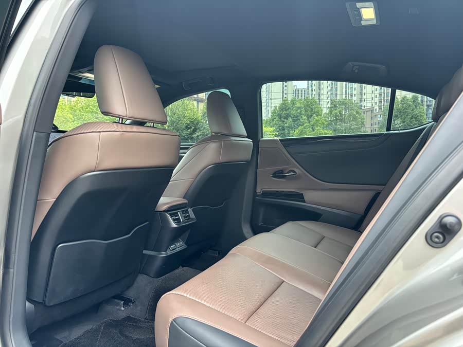 Lexus ES 200 Zhuoyue