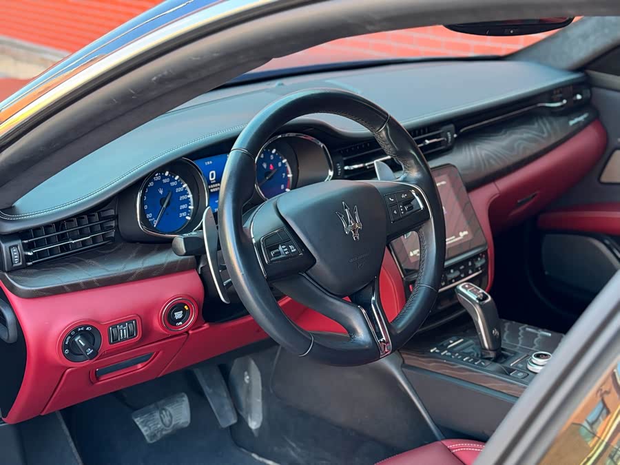 Maserati Quattroporte