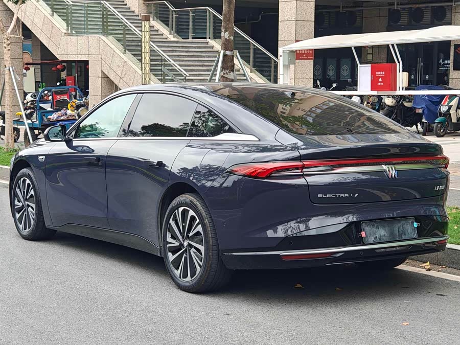 Buick Zhijing L7 Luxury Xiaoyao Smart Drive