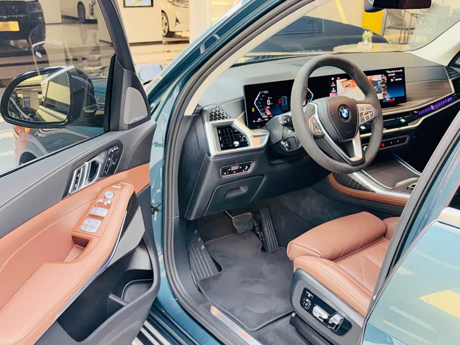 BMW X7 xDrive40i Leading Luxury Package
