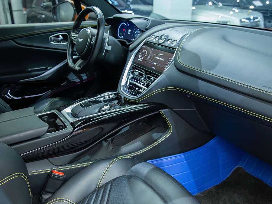 Aston Martin DBX