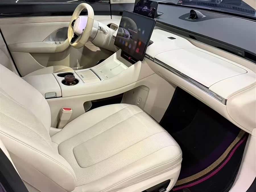 Luxeed R7