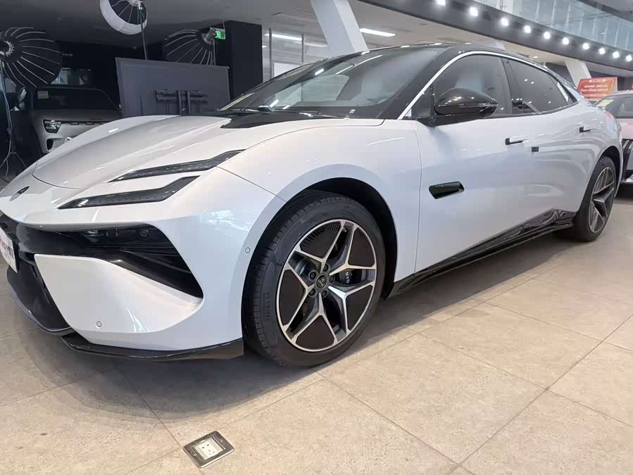 Lotus EMEYA 600 Estate