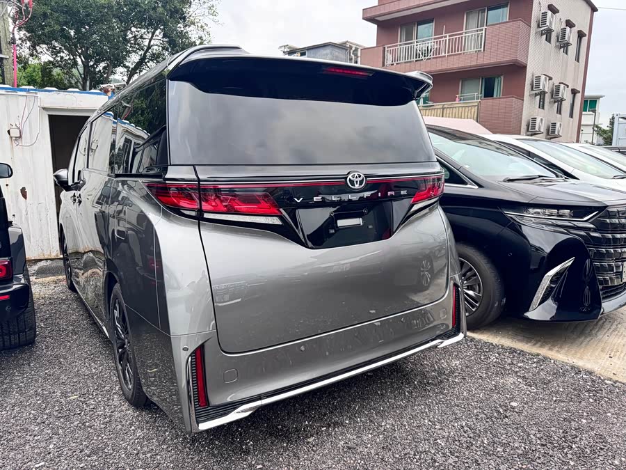 Toyota Vellfire Crown