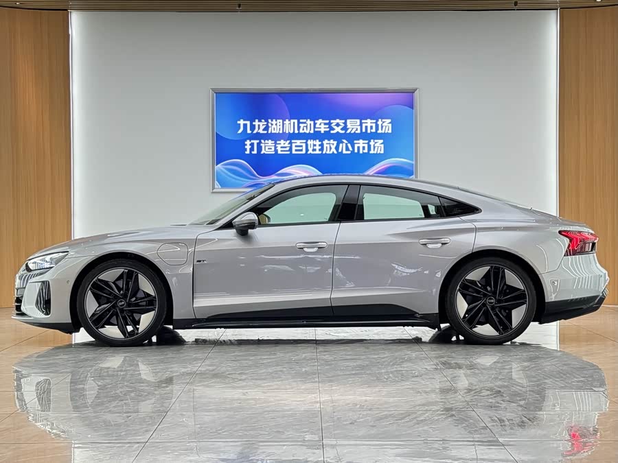 Audi e-tron GT Base