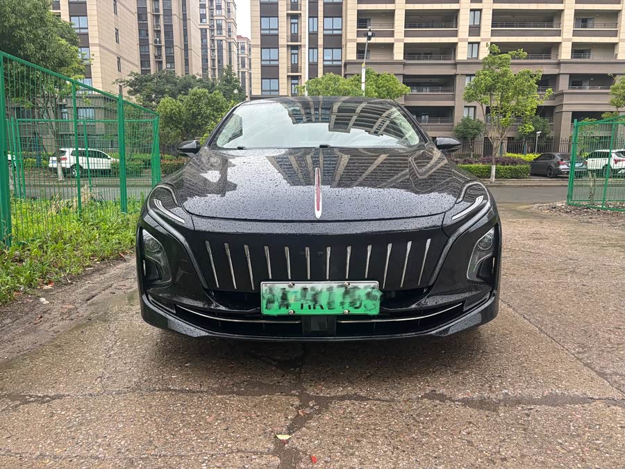 Hongqi E-QM5 Charging Qiyue