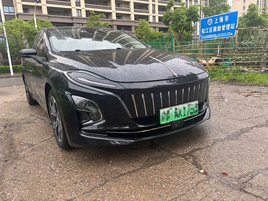 Hongqi E-QM5 Charging Qiyue