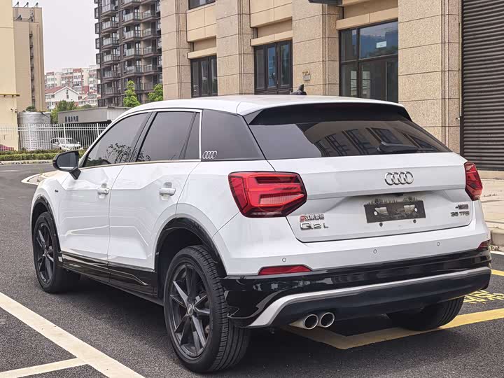 Audi Q2L 35 TFSI Entry Dynamic