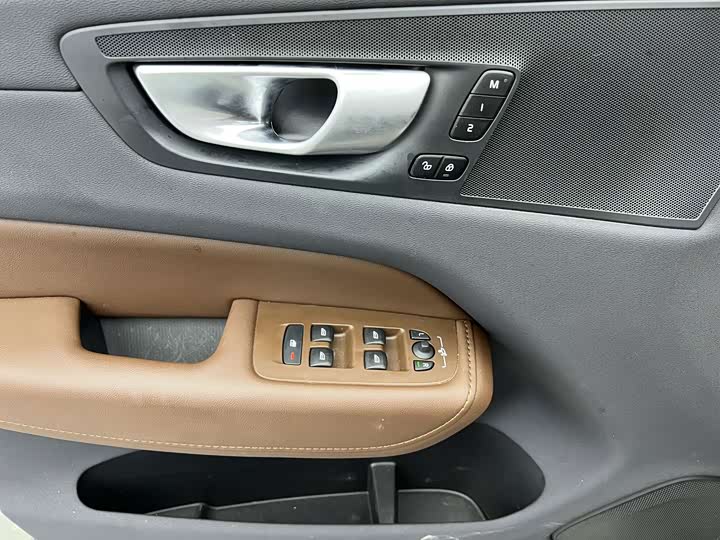 Volvo XC60 B5
