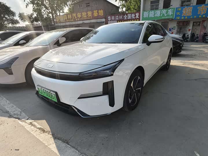 Geely Galaxy L6