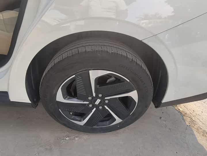 Geely Galaxy L6