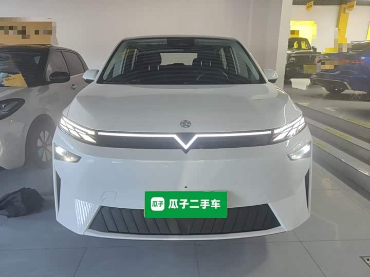 Nissan Venucia VX6 520 Max