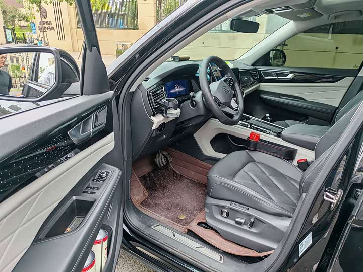 Volkswagen Talagon 530 V6