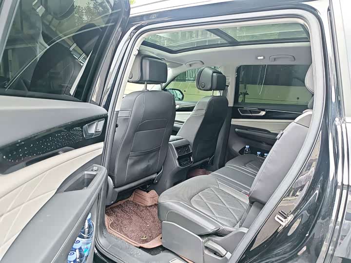 Volkswagen Talagon 530 V6