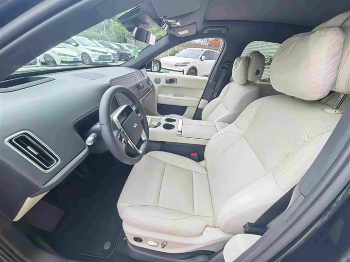 Li Auto L6