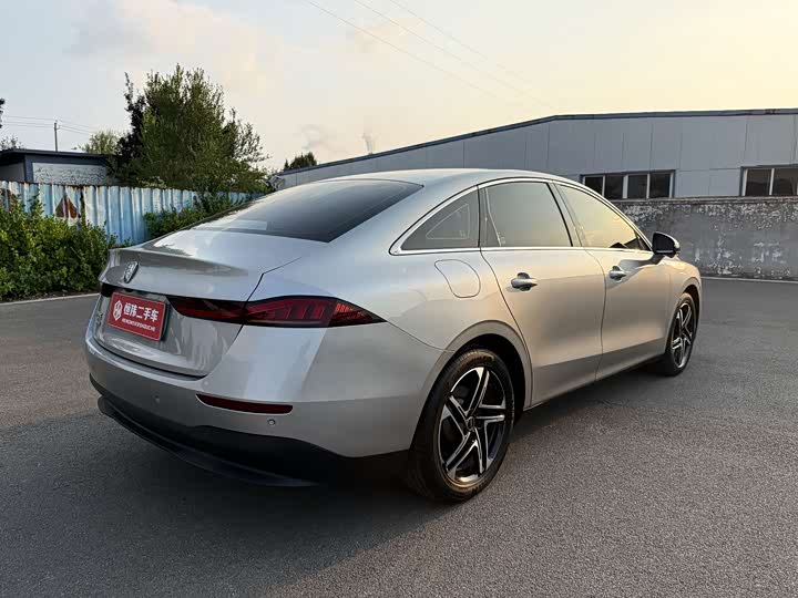 Roewe D7 DMH 125 km Flagship