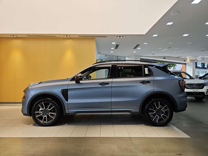 Lynk & Co 01