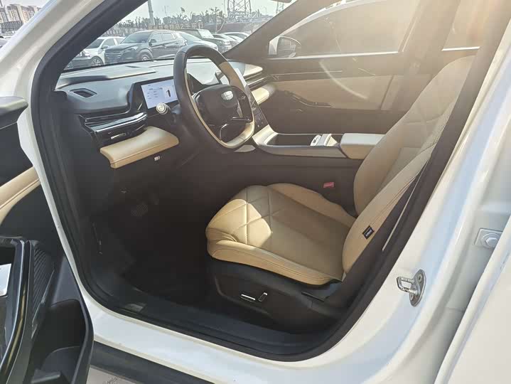 Geely Galaxy L6