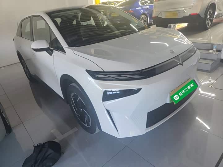 Nissan Venucia VX6 520 Max