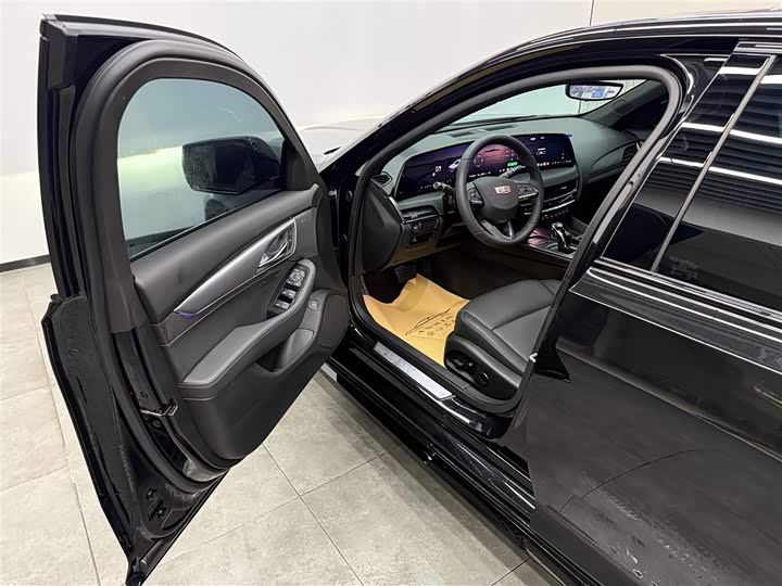Cadillac CT5 28T Track Performance