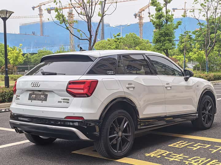 Audi Q2L 35 TFSI Entry Dynamic