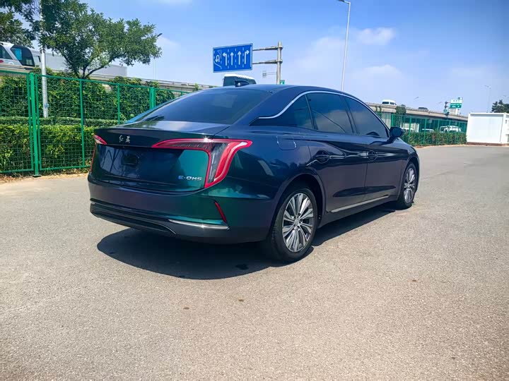 Hongqi E-QM5 431 km Charging Enjoy Edition
