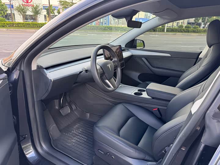 Tesla Model Y Long Range