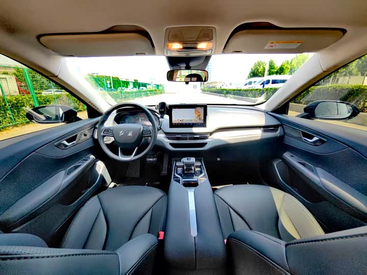 Hongqi E-QM5 431 km Charging Enjoy Edition