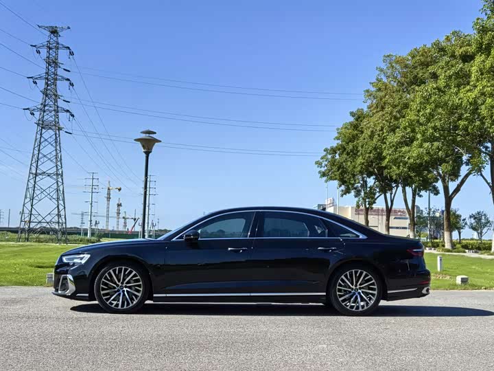 Audi A8L