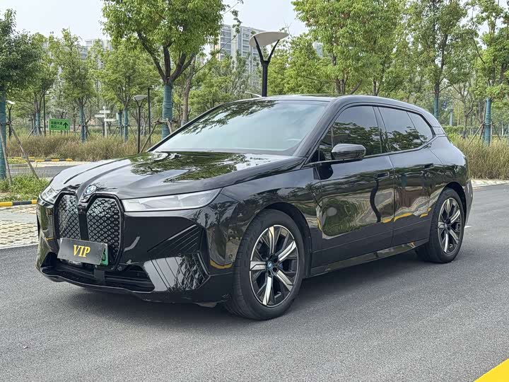 BMW iX