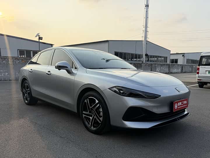 Roewe D7 DMH 125 km Flagship