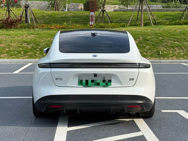 Nio ET5