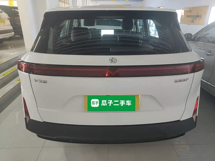 Nissan Venucia VX6 520 Max