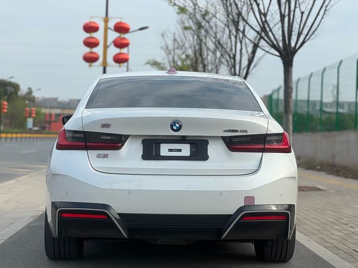 BMW i3 eDrive 35 L
