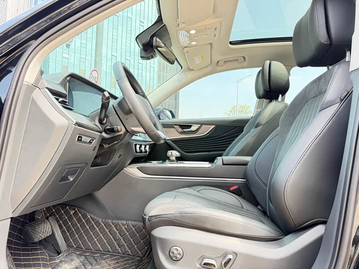 Hongqi HS5