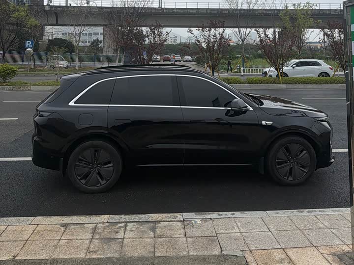 Li Auto L6