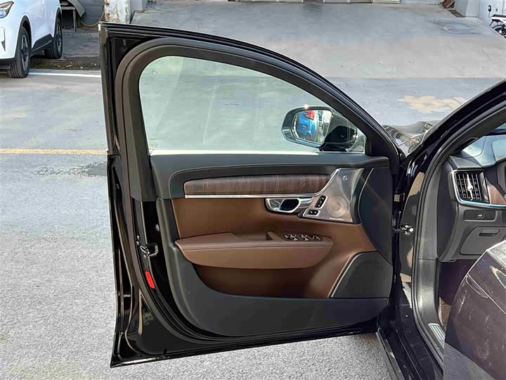 Volvo S90 B5 Zhiya Luxury
