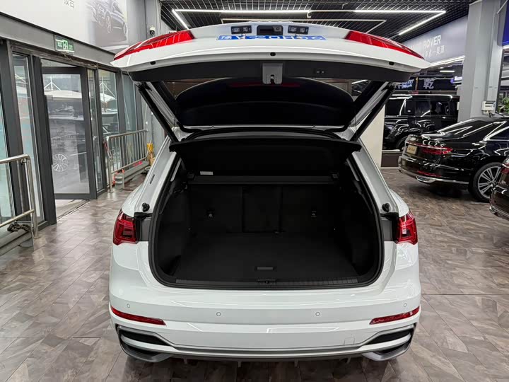 Audi Q3 35 TFSI Fashion Dynamic (1.4T)