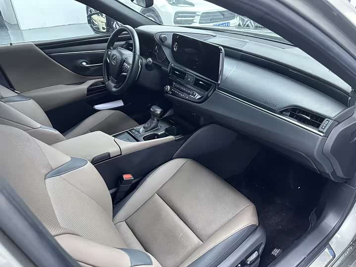 Lexus ES 200 Premium Enjoy Edition