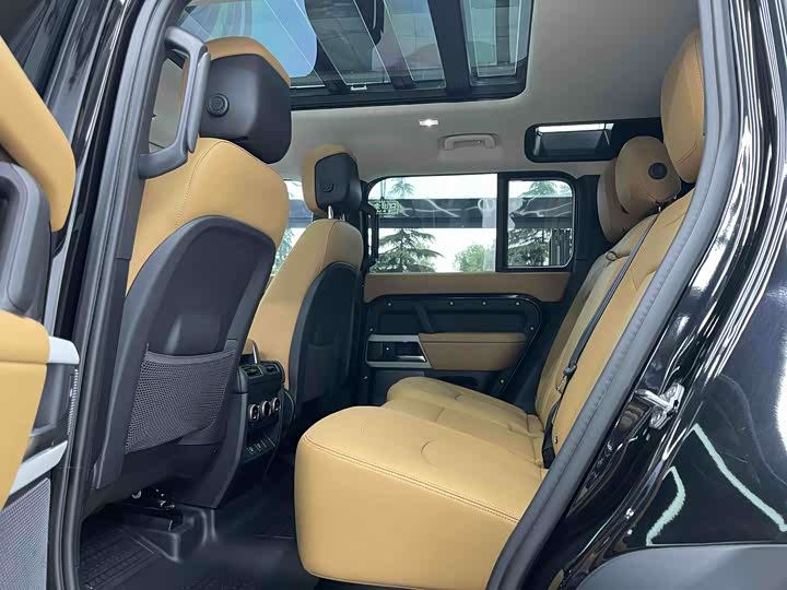 Land Rover Defender 110