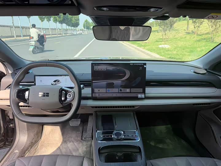 Geely Galaxy Xingyao 8 130 km EM-i Premium