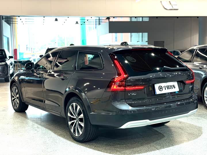 Volvo V90 Cross Country B5