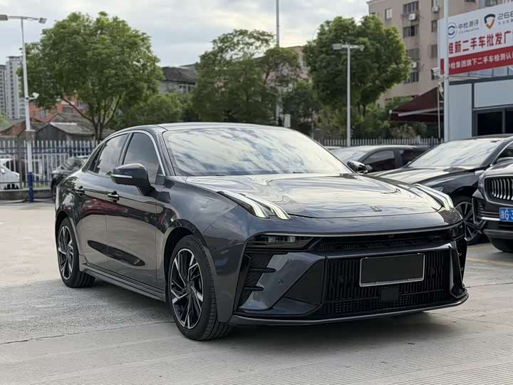 Lynk & Co 03